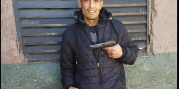 Salvaje golpiza al policía que mató a un pistolero en Müller
