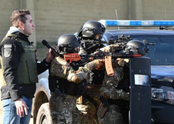 La Policía de Córdoba se capacita para el inminente uso de armas no letales en  la ciudad