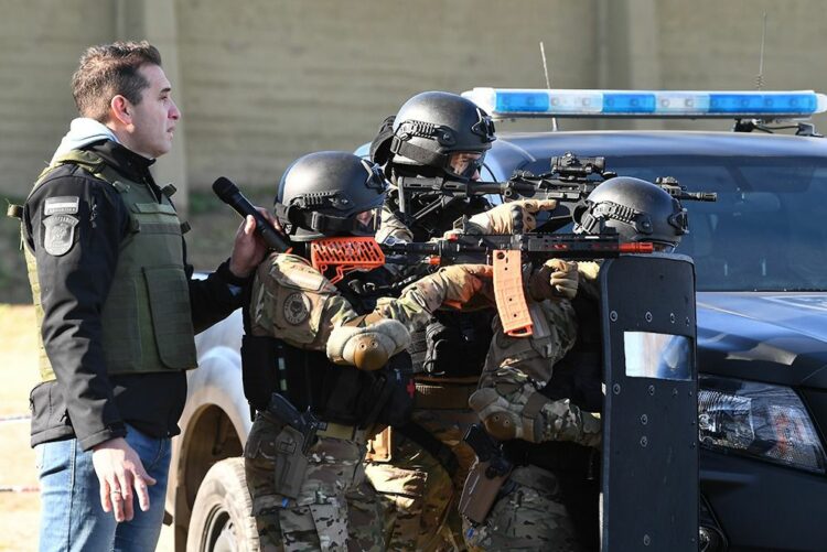 La formación inicialmente estuvo destinada a 90 instructores de toda la fuerza.