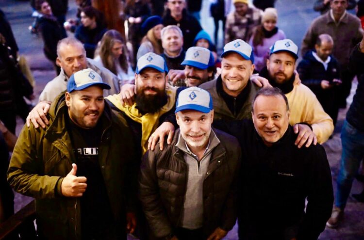 Rossi (a la derecha) destacó el trabajo de Larreta en la inserción laboral juvenil.