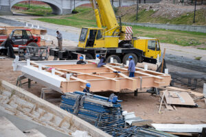 Avanzan los trabajos de construcción del puente peatonal del Parque Las Heras