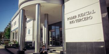 Lo condenaron a 18 años de cárcel por abusar a su hijastra durante 30 años