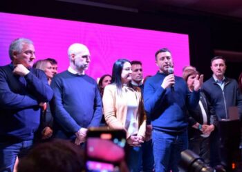 Pasadas las 21 y sin datos oficiales De Loredo reconoció la derrota