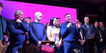 Pasadas las 21 y sin datos oficiales De Loredo reconoció la derrota