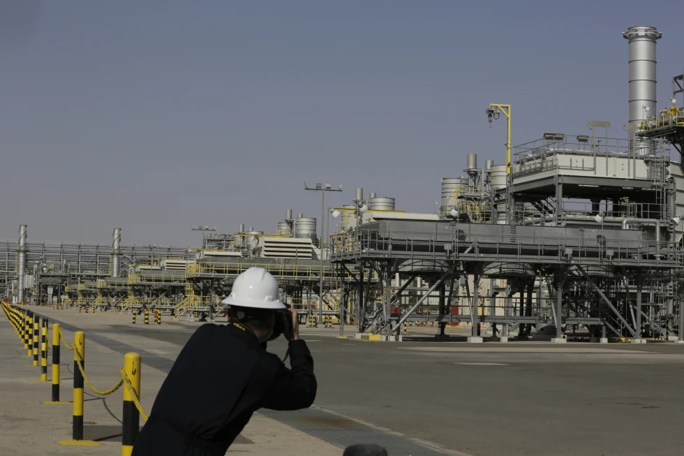 Arabia Saudita y Rusia buscan impulsar el precio del petróleo
