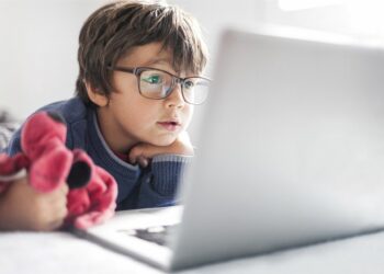 El aumento de la miopía y su asociación con el exceso de tiempo frente a pantallas