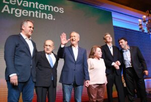 Schiaretti junto a aliados bonaerenses: "El PJ debe liberarse de la colonización kirchnerista” Schiaretti junto a aliados bonaerenses: "El PJ debe liberarse de la colonización kirchnerista”