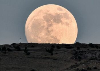 A qué hora se podrá observar la Superluna del Ciervo este lunes en Córdoba