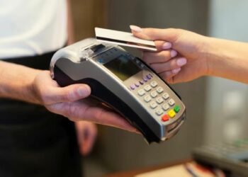 La confianza de los consumidores mejoró 4,3% pese a la situación económica