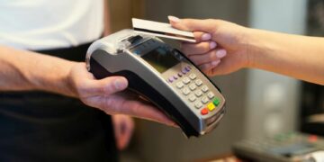 La confianza de los consumidores mejoró 4,3% pese a la situación económica