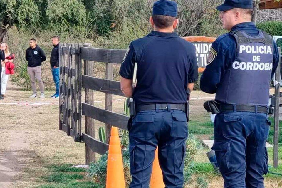 Hallan muertos a una mujer y a su hijo; creen que ella lo mató y se suicidó