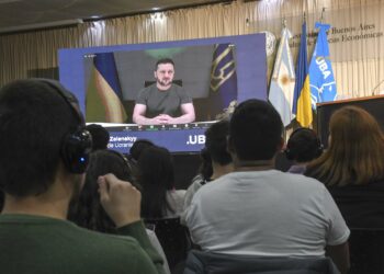 «No veo las relaciones tan estrechas entre Argentina y Ucrania”, dijo Zelensky ante estudiantes de la UBA