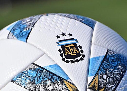 La nueva pelota para la próxima Copa de la Liga incluye las tres estrellas de Argentina