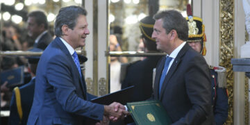 Brasil propuso a Argentina comerciar en yuanes las exportaciones brasileñas