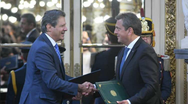 Brasil propuso a Argentina comerciar en yuanes las exportaciones brasileñas