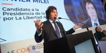 Desde el Consejo de las Américas, Milei calificó a la justicia social como «un robo»