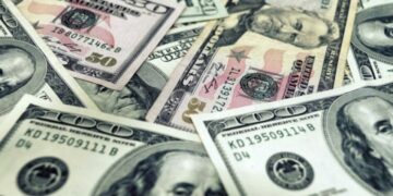 El dólar contado con liquidación superó los $ 800 y alcanzó su máximo histórico