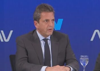 Anuncian una suma fija para trabajadores, aumento de AUH y un bono extra para jubilados