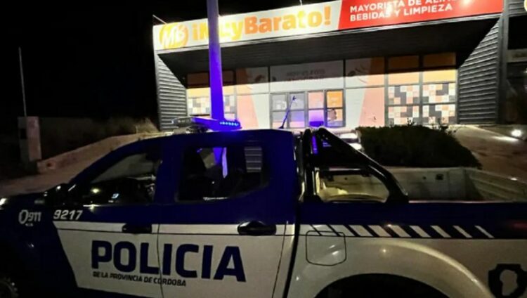 Más de 15 detenidos por intento de saqueo a un supermercado