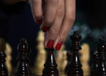 La Federación Internacional de Ajedrez prohibió a las jugadoras trans competir en eventos femeninos