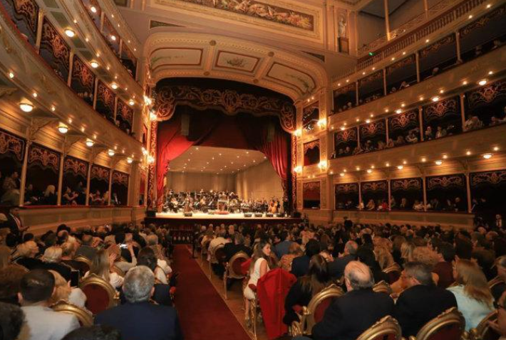 Los elementos: ópera armónica al estilo italiano