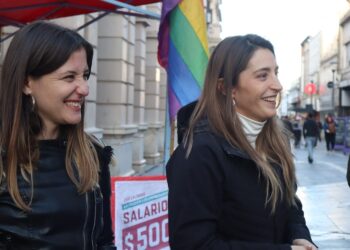 Di Santi lucha por los votos