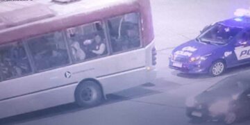 Detienen a un hombre por presunto abuso sexual a una menor en un colectivo de la línea 51