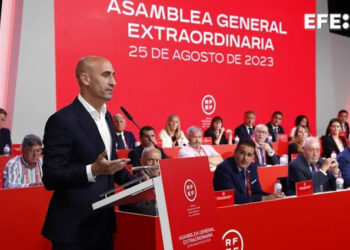 Tras el polémico beso, Rubiales seguirá al frente de la Federación Española de Fútbol