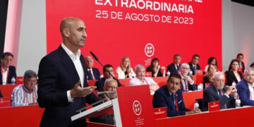 Tras el polémico beso, Rubiales seguirá al frente de la Federación Española de Fútbol