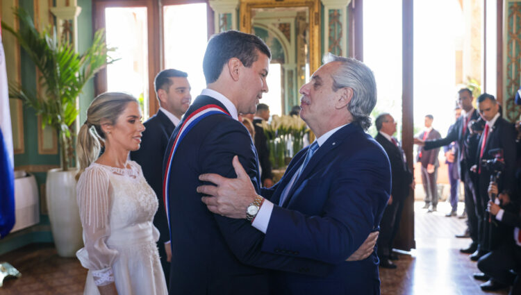 Peña asumió la presidencia de Paraguay con promesas de mejorar la calidad de vida de la ciudadanía