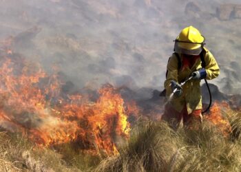 El fuego en Mina Clavero es el único que permanece activo este jueves