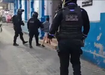 Así detuvieron a cinco menores de edad tras robar en un local de Cosquín