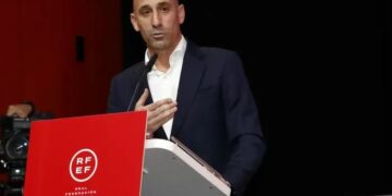Fifa suspendió a Rubiales por el beso no consentido a Hermoso