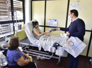 Niños del Hospital Infantil recibieron juguetes elaborados con productos reciclados