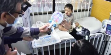 Niños del Hospital Infantil recibieron juguetes elaborados con productos reciclados