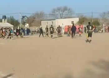 Un jugador de la Liga de Ischillín de Córdoba fue detenido tras dejar inconsciente al arbitro