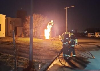 Un operario de Epec sufrió quemaduras en un incendio desatado por una casilla de gas