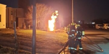 Un operario de Epec sufrió quemaduras en un incendio desatado por una casilla de gas