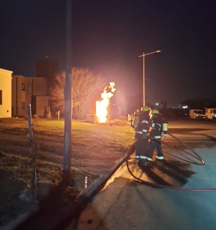 Un operario de Epec sufrió quemaduras en un incendio desatado por una casilla de gas