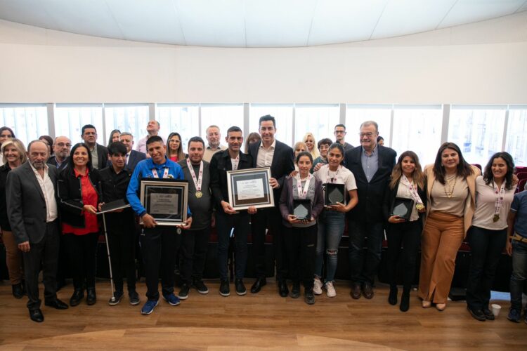 La Legislatura homenajeó a las y los futbolistas de Córdoba que salieron campeones mundiales