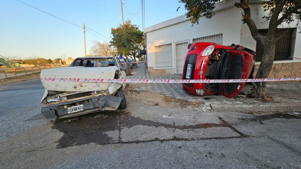 Un impactante choque en San Vicente dejó como saldo a tres personas heridas