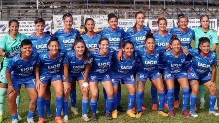 Renunció el plantel femenino completo de un club de fútbol con fuertes críticas a las autoridades de la institución