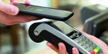 Los códigos QR deberán aceptar pagos con tarjeta desde cualquier billetera digital