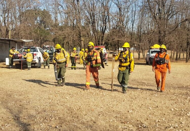 Córdoba registra dos focos de incendios activos y bomberos trabajan en las zonas