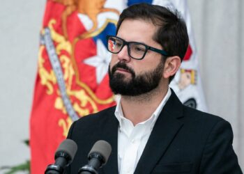 Boric promulgó una ley que aplica más impuestos a las grandes mineras