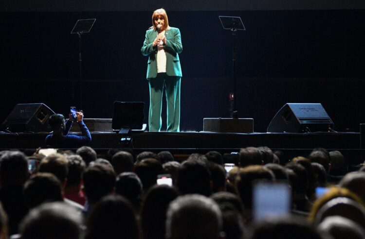 Bullrich se presentó en la Plaza de la Música frente a dirigentes y militantes.
