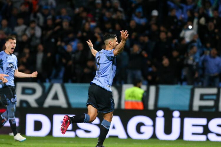 Belgrano venció a Estudiantes en el inicio del torneo