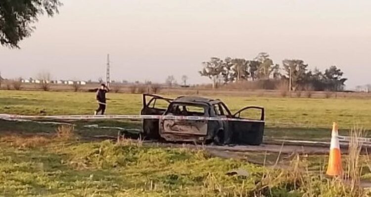 El hallazgo de dos cuerpos calcinados en un auto mantiene en vilo a la Justicia