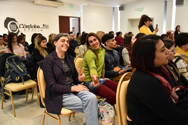 Crean un banco de datos para fomentar la integración de trans, travestis y no binarios