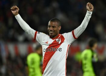 River goleó a Barracas Central y ganó su primer partido del torneo